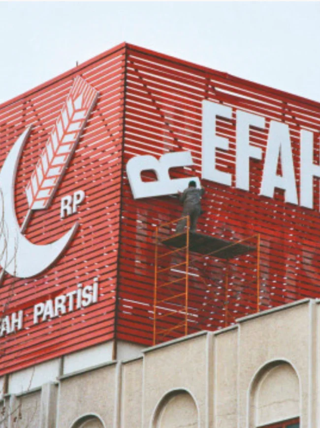 Refah Partisi'nin Kapatılması ve Erbakan'ın Siyaset Yasağı, Öcalan'ın Suriye'den Kaçışı  yılı özeti