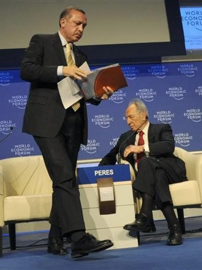 "One Minute" çıkışı, "Teğet geçen" ekonomi kriz, "Açılım Süreci"nin başlangıcı yılı özeti